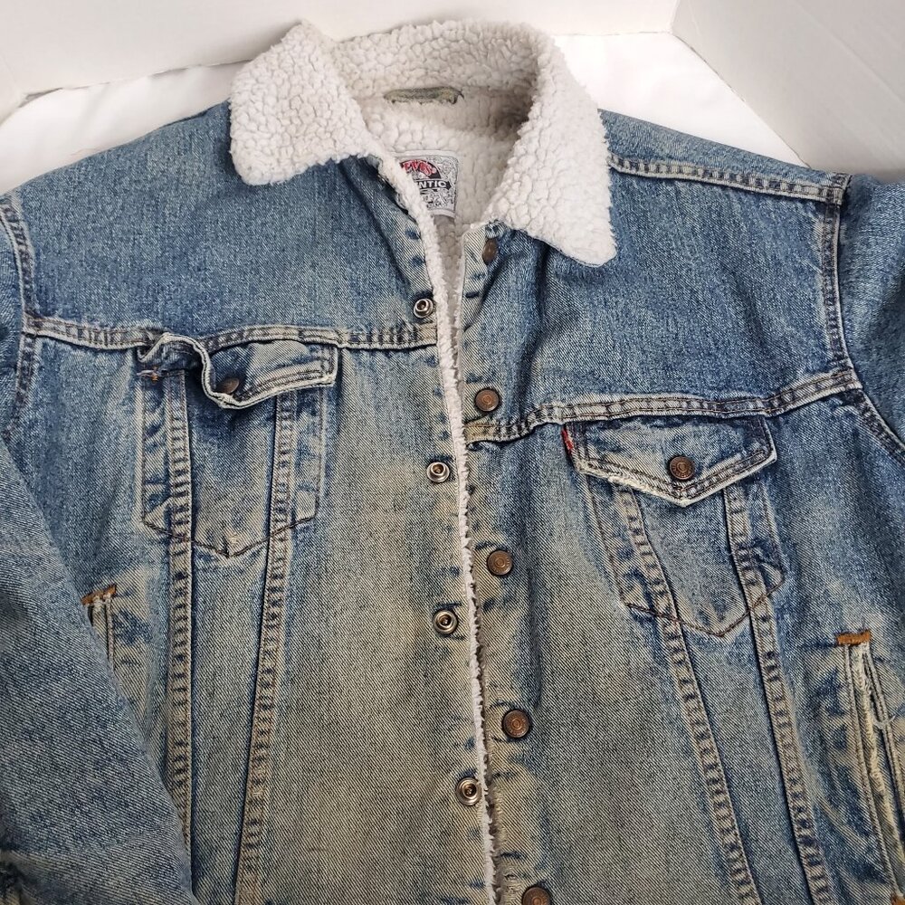 Distressed Levi's Jacket-sz M-Made in USA-Trucker style